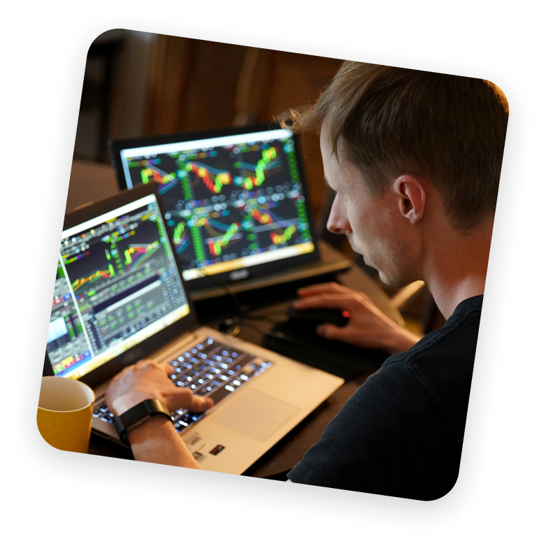 Trading workstation with market screens